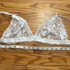 Frederick’s of Hollywood. White lace bra. Like new. Size XL.
